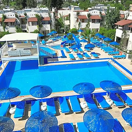 Summer Garden Apartahotel 3*