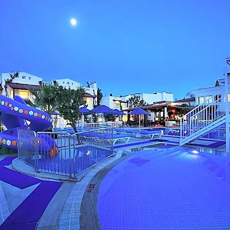 Summer Garden Apartahotel 3*