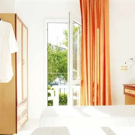 Summer Garden Aparthotel 3*